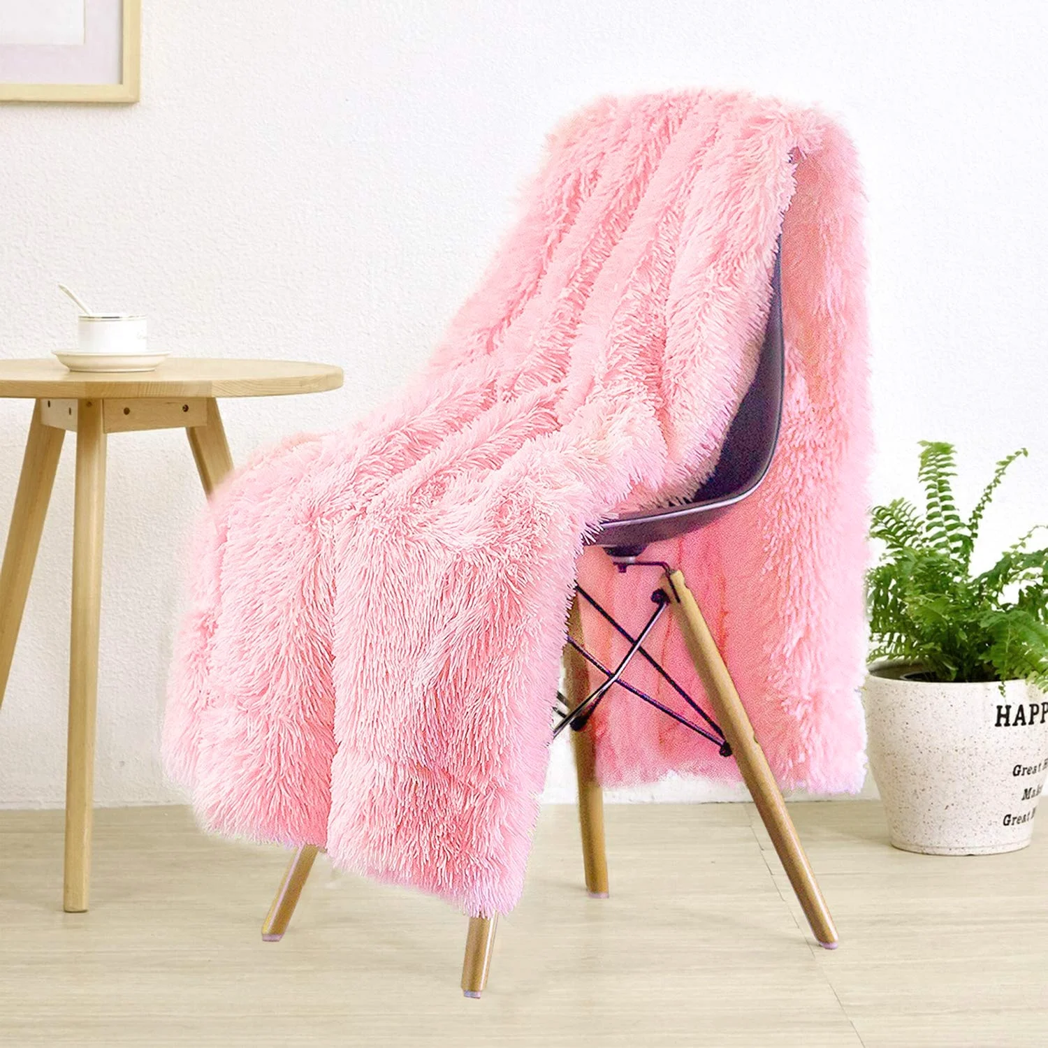 LOCHAS blankets & pet throws in a room