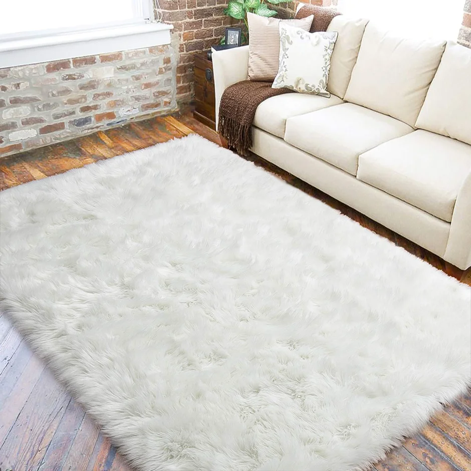 LOCHAS Faux Fur Bedside Rug 4 × 6 ft, White