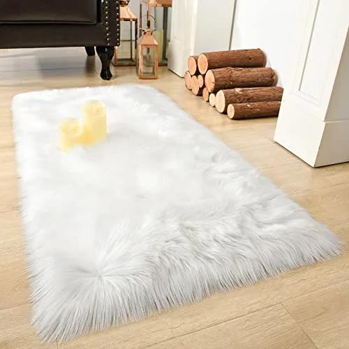 LOCHAS Faux Fur Bedside Rug 2 × 4 ft, White